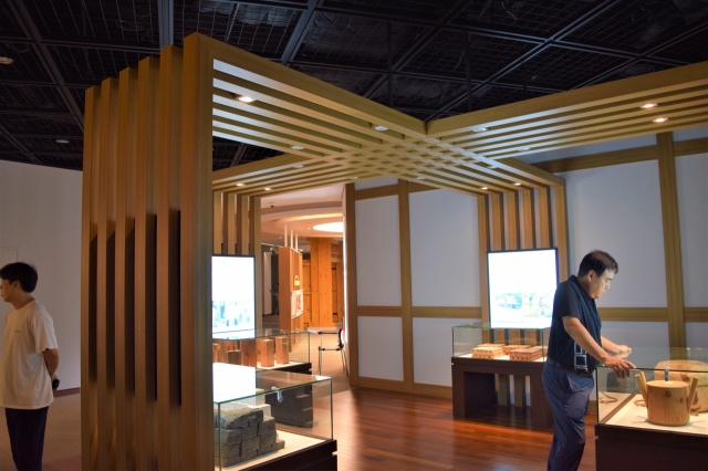 Visitors look at materials used for building hanok at Eunpyeong History Hanok Museum. (Kim Hae-yeon/The Korea Herald)