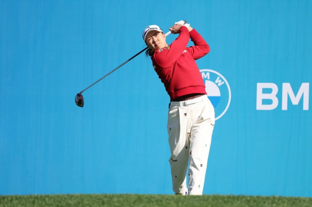 Minjee Lee of Australia hits a tee shot during the second round of the BMW Ladies Championship on the LPGA Tour at Seowon Hills at Seowon Valley Country Club in Paju, Gyeonggi Province, on Oct. 20. (Yonhap)