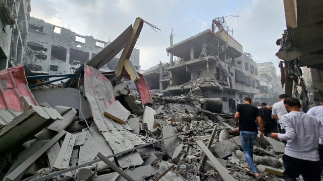 Palestinians gather at the site of Israeli strikes on houses in the northern Gaza Strip, Monday. (Reuters-Yonhap)