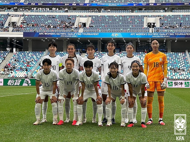 North Korean women's national football team poses for a photo at Xiamen Egret Stadium in Xiamen, China. (Yonhap)