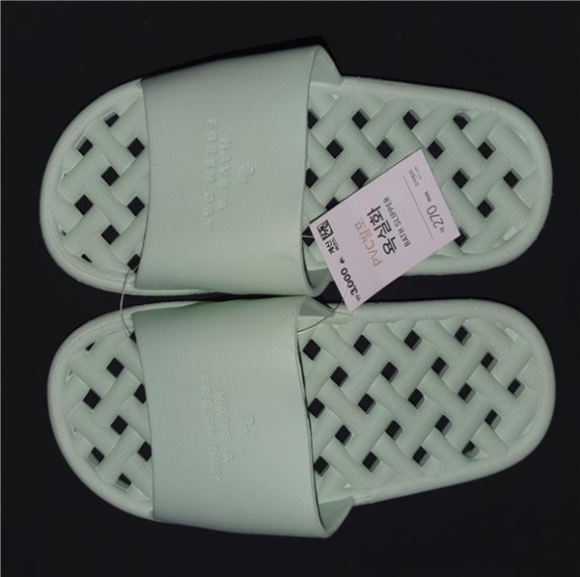 Daiso's shower shoes subject to recall (Yonhap)