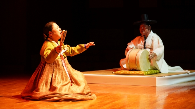 Pansori singer Yoo Yeong-ae performs in the 