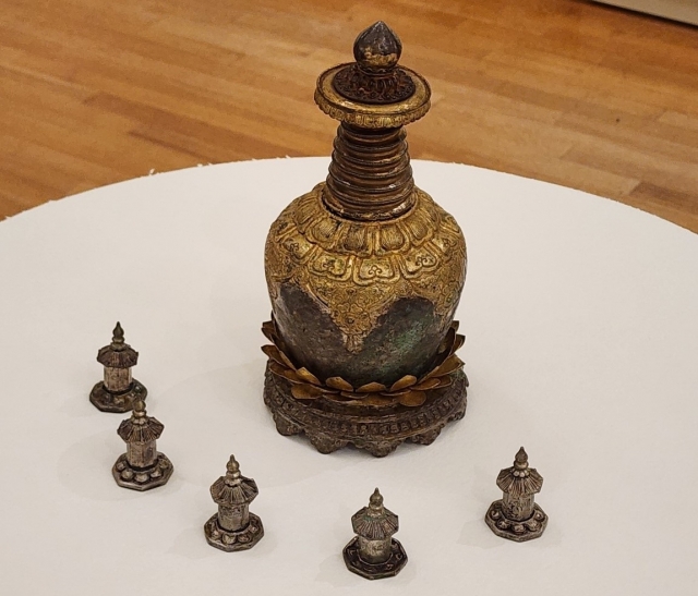 A silver-gilt Lamaistic pagoda-shaped sarira reliquary from the 13th-century Goryeo era, which is currently in the collection of the Museum of Fine Arts, Boston (Courtesy of Hyemun)