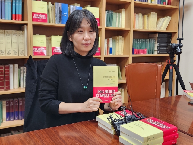 Han Kang speaks with a group of reporters after winning the Prix Medicis for foreign literature in France, Thursday. (Yonhap)