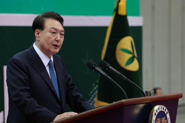 President Yoon Suk Yeol speaks at an event in Goyang, Gyeonggi Province, on Sunday. (Yonhap)