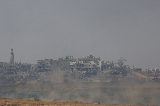 Smoke and dust rise from Gaza, as seen from southern Israel, amid the ongoing conflict between Israel and the Palestinian group Hamas on Monday. (Reuters-Yonhap)