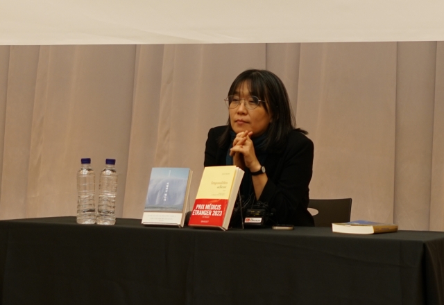 Han Kang speaks at a press conference held in Yangcheon-gu, western Seoul, Tuesday. (Munhakdongne Publishing)