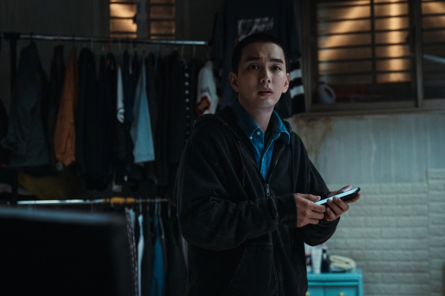 Yoo Seung-ho plays Jun-sung, a young man in his 20s, in 