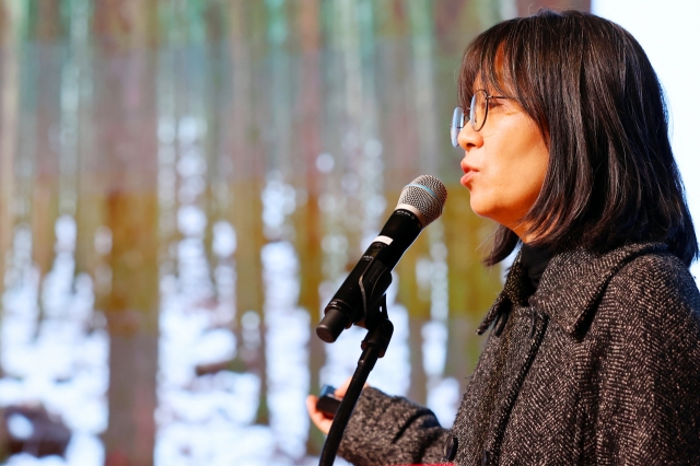 Han Kang delivers a keynote speech at the International Congress of Writers Writing in Korean, in Gwangju, Wednesday. (Yonhap)