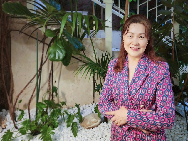 Yang Eun-sook poses for a photo after an interview with The Korea Herald in Madrid in October. (Hwang Dong-hee/The Korea Herald)