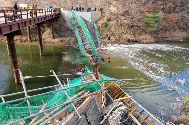 The site of the collapse in Gyeongju, North Gyeongsang Province, following the accident on Monday (Yonhap)