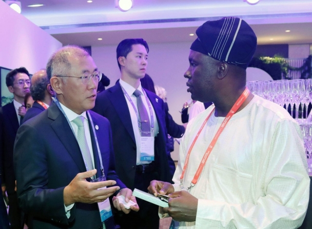 Hyundai Motor Group Executive Chair Chung Euisun (left) talks with a member of a foreign delegation at a banquet in Paris on Oct. 9, the night before a symposium promoting Busan’s Expo bid. (Hyundai Motor Group)