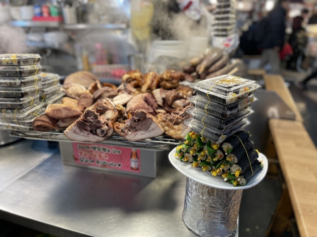 Food is on display at a stall at Gwangjang Market. (Kim Da-sol/The Korea Herald)