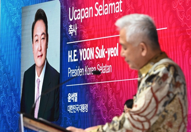 South Korean Ambassador to Indonesia Lee Sang-deok delivers President Yoon Suk Yeol’s congratulatory remarks at the Korea-Indonesia Cooperation Forum held at a hotel in Jakarta, Indonesia, Thursday. (Lee Sang-sub/The Korea Herald)