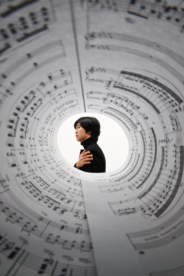 Pianist Kim Song-hyeon, the second place winner of the 2023 Isangyun Competition, poses for photos during an interview with The Korea Herald on Nov. 6 at Herald Square in Seoul. (Park Hae-mook/The Korea Herald)