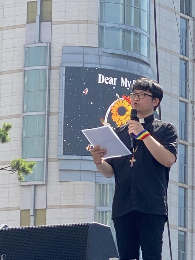 Rev. Lee Dong-hwan (Rev. Lee's Facebook page)