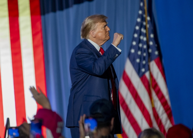 Republican candidate for President Former US President Donald Trump, looks out at members of the media as he addresses a crowd of supporters during a rally at the University of New Hampshire in Durham, New Hampshire, US, on Dec. 16, 2023. (Yonhap)