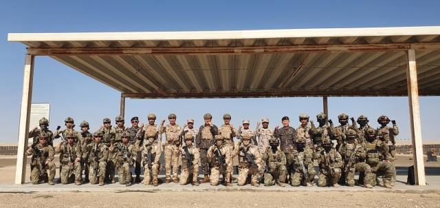 South Korea's Army chief Gen. Park An-su visits the Akh unit, a South Korean contingent in the United Arab Emirates, during his visit to the nation. (Yonhap)