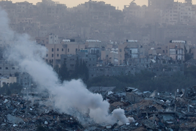 Smoke rises over Gaza, amid the ongoing conflict between Israel and the Palestinian Islamist group Hamas, as seen from southern Israel, Sunday. (Yonhap-Reuters)