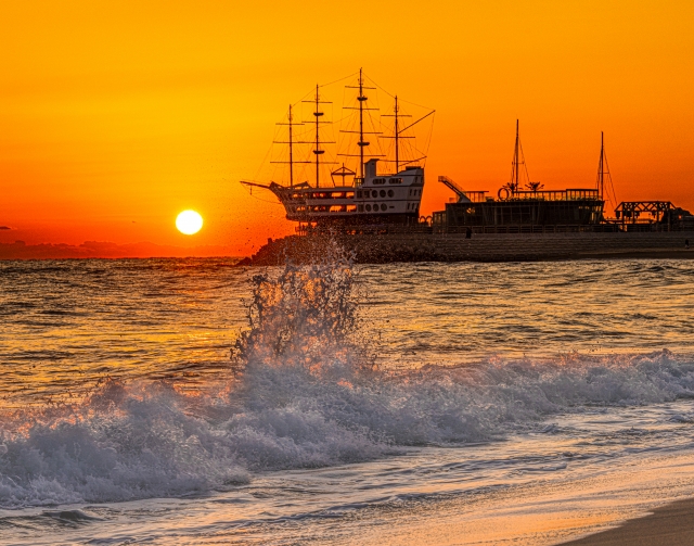 A New Year’s sunrise seen from Jeongdongjin in Gangneung, Gangwon Province. (Gangneung Office)