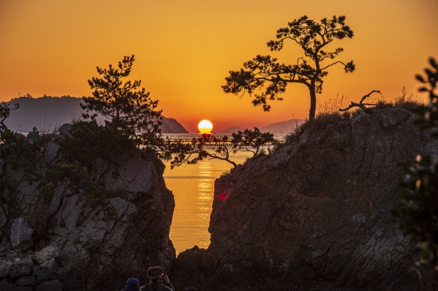 A New Year’s sunrise seen from Ttangkkeut Village in Haenam County, South Jeolla Province. (Haenam Office)