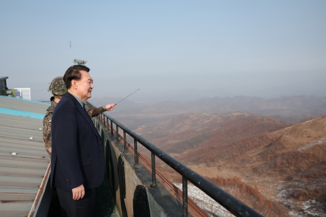 This photo, provided by the presidential office, shows President Yoon Suk Yeol during an inspection of the defense readiness posture at the Army's observatory in Yeoncheon near the central section of the inter-Korean border on Thursday. (Yonhap)