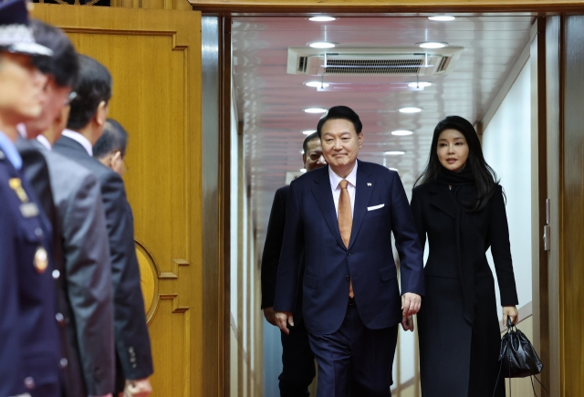 This photo shows first lady Kim Keon Hee (right) passing through a gate at Seoul Air Base in Gyeonggi Province as they returned to South Korea to wrap up the state visit to the Netherlands in mid-December, when Kim was last seen publicly. (Yonhap)