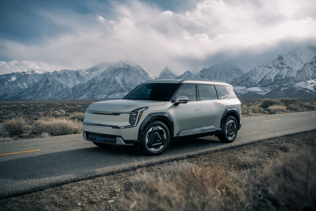 Kia’s large-sized full-electric sport utility vehicle, the EV9 (Kia)