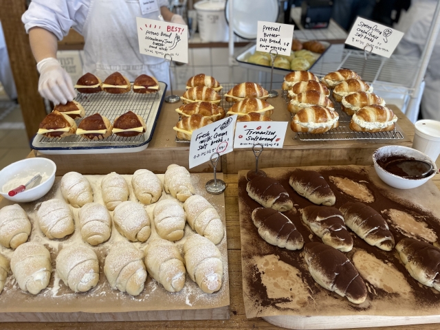 Salt butter bread variations at Artist Bakery (Kim Da-sol/Ther Korea Herald)