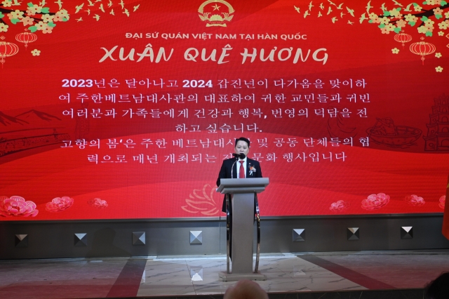 Vietnam Embassy charge d'affaires ad interim Nguyen Viet Anh speaks at ‘Hometown Spring' event hosted by Vietnamese Embassy in Seoul and Vietnamese community in Korea at K Turtle Convention & Wedding Restaurant in Mapo-gu, Seoul on Sunday.(Sanjay Kumar/The Korea Herald)