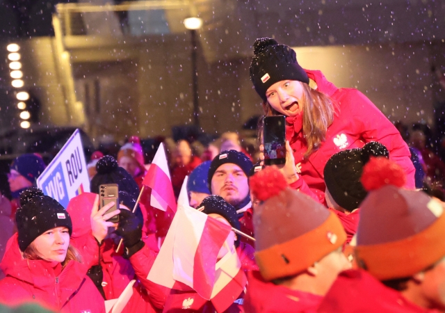 Athletes from Poland take part in the closing ceremony for the Gangwon Winter Youth Olympics at the Gangwon Olympic Park in Gangneung, Gangwon Province, Thursday. (Yonhap)