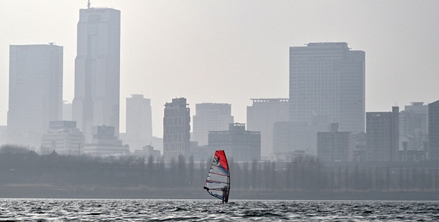 A person rides a surfboard on the Han River, Seoul, in this photo taken on Jan. 5. (The Korea Herald)