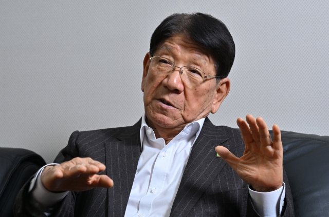 Hanshin E&C Chairman Choi Yong-sun speaks during an interview with The Korea Herald at the firm's headquarters in Seocho-gu, Seoul, Jan. 29. (Im Se-jun/The Korea Herald)