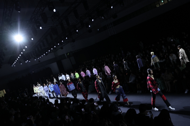 Models wear creations for KwakHyunJoo Collection as part of the Fall-Winter 2024 Seoul Fashion Week at Dongdaemun Design Plaza in Seoul on Feb. 5. (Seoul City)