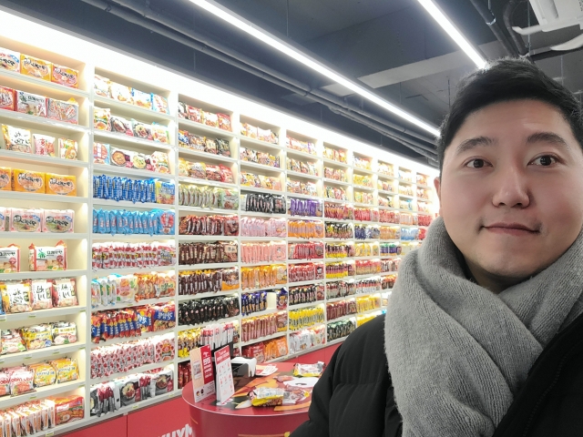 Ji Young-jun poses for a selfie at the Ramyun Library at CU's Hongdaesangsang branch in Mapo-gu, Seoul in 2023. (Ji Young-jun)