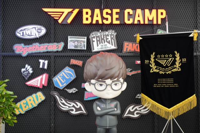 t1 1: Faker-themed photo zone in T1 Base Camp in Hongdae, located in Mapo-gu, Seoul. (Lee Si-jin/The Korea Herald)