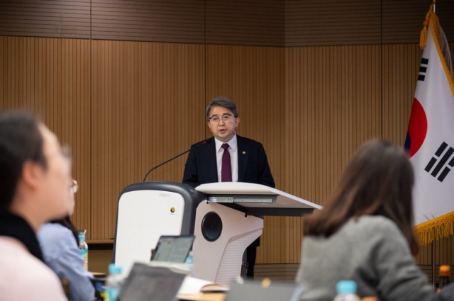 The Korea Meteorological Administration's Director General Yoo Hee-dong speaks during a press conference on the KMA's major policy initiatives for 2024 on Tuesday. (KMA)