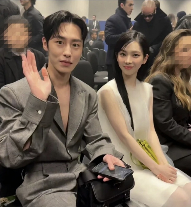 Lee Jae-wook and Karina attend Prada’s 2024 fall/ winter men’s collection fashion show in Milan, Jan. 14. (Prada)