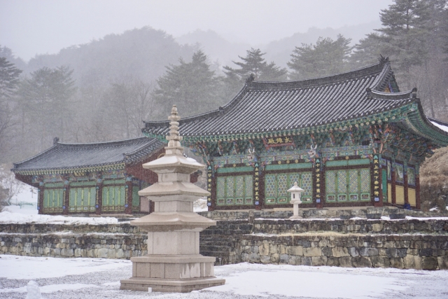 Hyundeoksa is a temple located in Gangneung, Gangwon Province. (No Kyung-min/The Korea Herald)