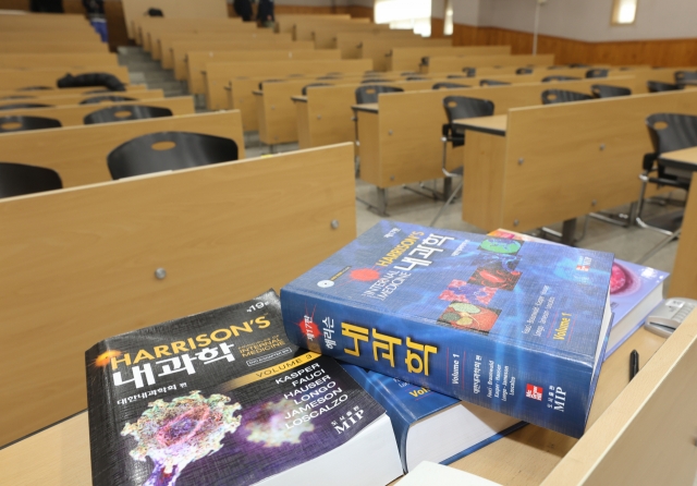 This photo shows an empty classroom at a medical school in Yangsan, 301 kilometers southeast of Seoul on Monday.