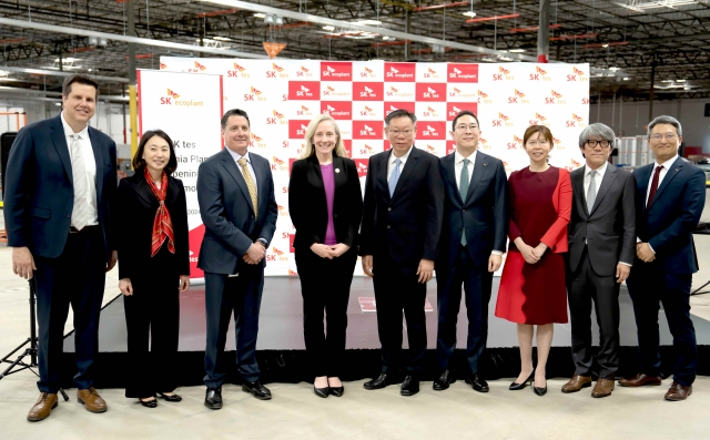 Cho Jae-yeon, managing director of SK Ecoplant Environment BU (sixth from the left); Terrance Ng, CEO of SK tes (fifth from the left); Abigail Spanberger, Virginia State representative (fourth from the left); and officials pose for a photo at the building dedication ceremony of the new ITAD facility in Fredericksburg, Virginia, Wednesday. (SK Ecoplant)