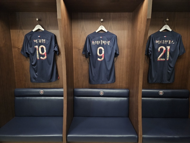 Korean-language jerseys are on display at Paris Saint-Germain's flagship store in Seoul. (Park Yuna/The Korea Herald)