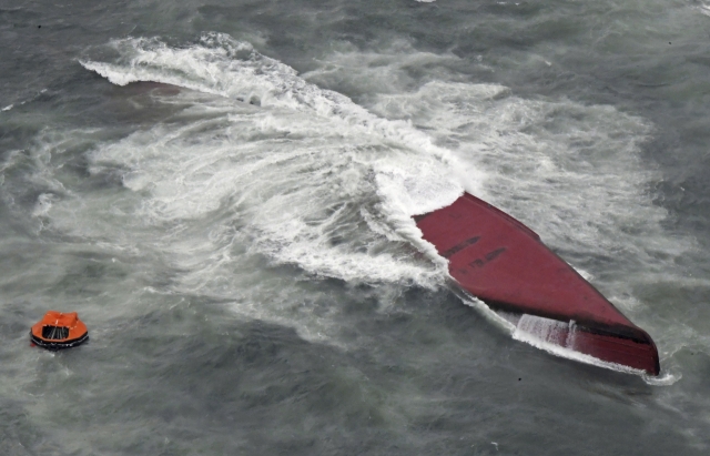 This photoshows the South Korean chemical tanker that overturned in waters off Japan's western city of Shimonoseki in Yamaguchi Prefecture on Wednesday. (AP-Yonhap)