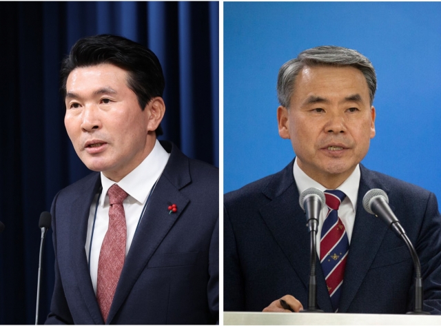 Hwang Sang-moo (left), ex-senior presidential secretary for civil society, and Lee Jong-sup, South Korean ambassador to Australia (Yonhap, GettyImages)