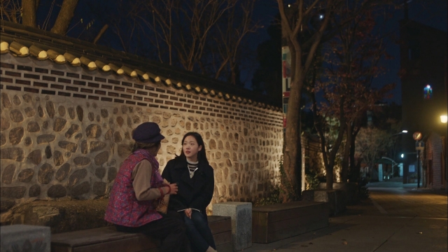 The character of Ji Eun-tak talks with a ghost at Yunboseon-gil in 