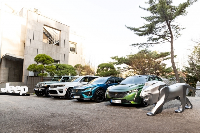 From left: The new 2024 Jeep Wrangler, Jeep Grand Cherokee 4ex, Peugeot 408 and Peugeot 308 (Stellantis Korea)