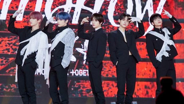 From left: TXT members Soobin, Hueningkai, Beomgyu, Yeonjun and Taehyun pose for a photo during a press conference held at Korea University’s Hwajung Gymnasium, Monday. (Hwang Yun-ha/The Korea Herald)