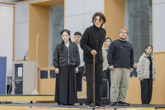 Kim Jun-soo (center) and Yu Tae-pyung-yang (second from right) rehearse for the changgeuk 