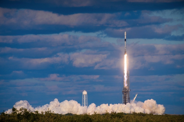 South Korea's second homegrown military surveillance satellite, aboard SpaceX's Falcon 9 rocket, lifts off from Kennedy Space Center in Florida on Sunday (SpaceX)