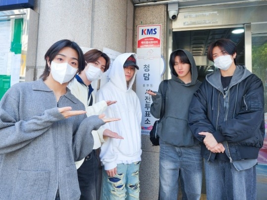 Members of Trendz pose for photos after casting a vote for the 22nd general election, April 5. (GF Entertainment)